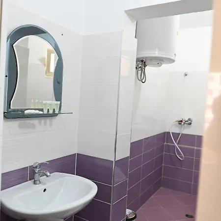 Oxinn Hotel Kryemedhej