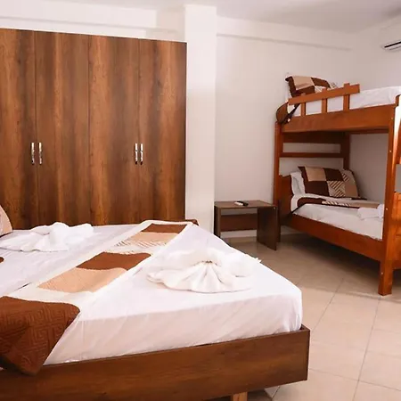 Hotel Oxinn Kryemëdhej