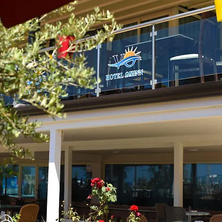 Oxinn Hotel Kryemëdhej