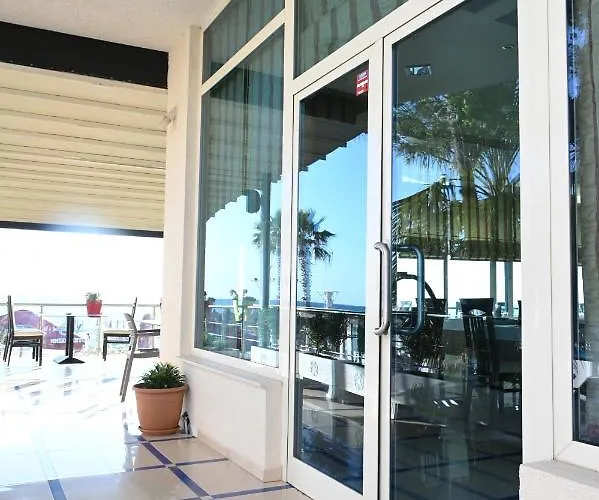 Hotel Oxinn Kryemëdhej