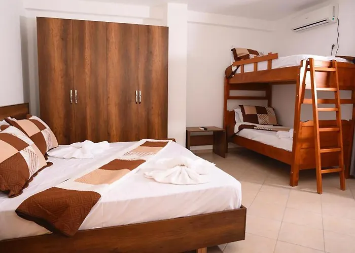 Hotel Oxinn Kryemëdhej